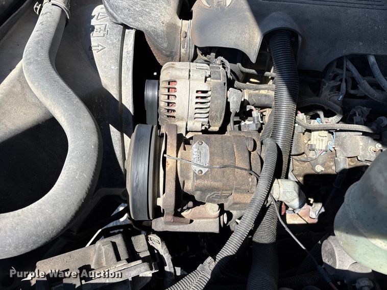 image for item FG0345 2002 Chevrolet Silverado 3500 pickup truck cab and chassis