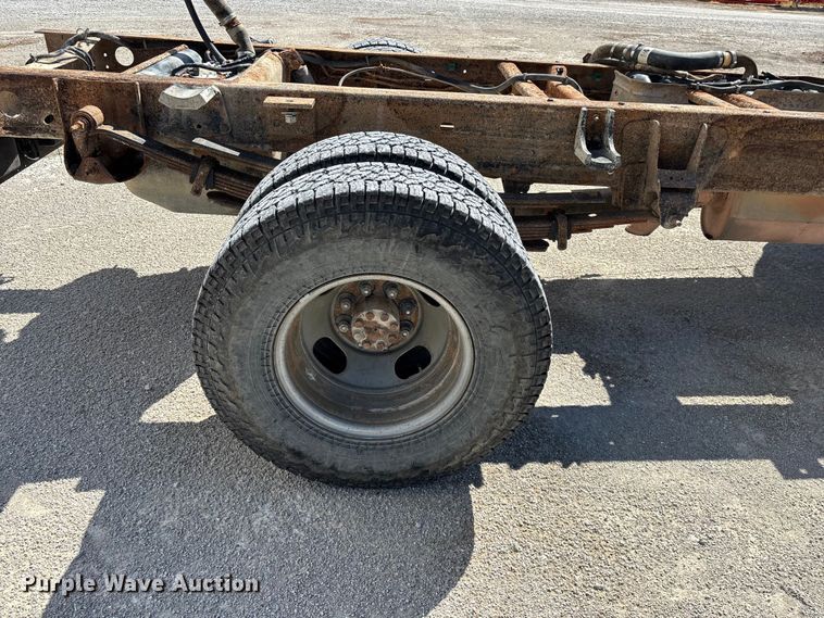 image for item FG0345 2002 Chevrolet Silverado 3500 pickup truck cab and chassis
