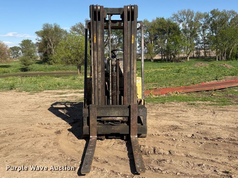 image for item FG2953 Caterpillar T40D forklift