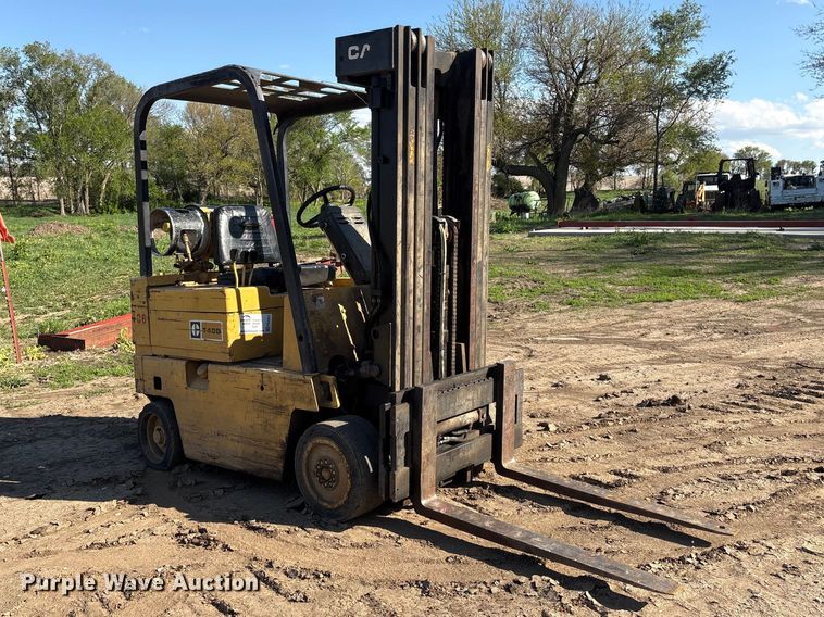 image for item FG2953 Caterpillar T40D forklift