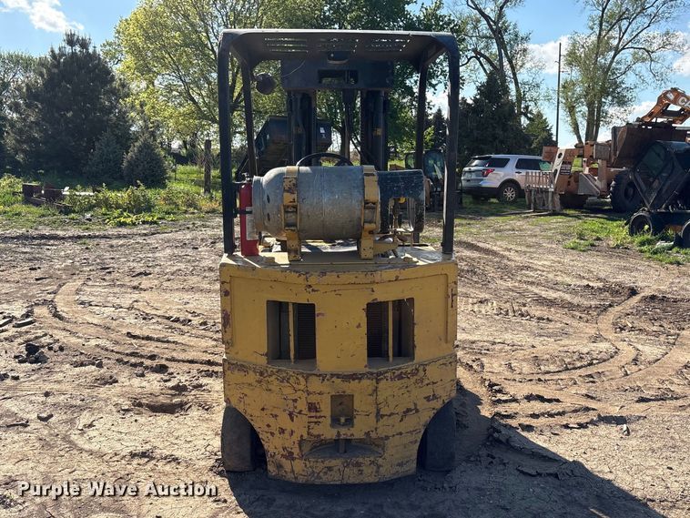 image for item FG2953 Caterpillar T40D forklift