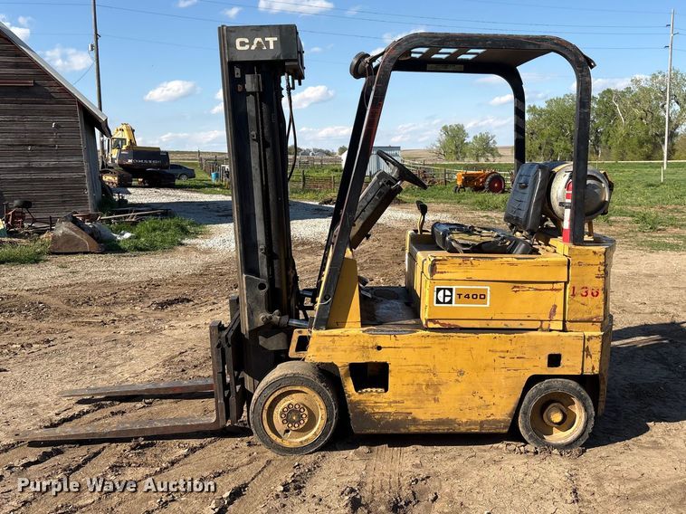 image for item FG2953 Caterpillar T40D forklift