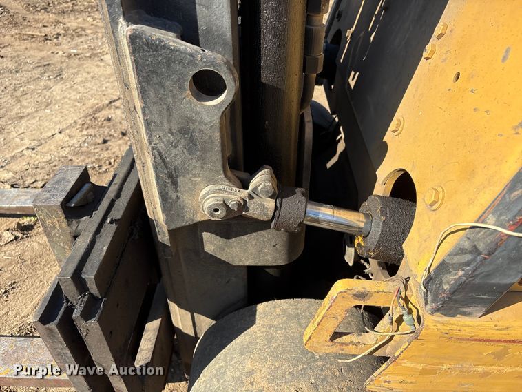 image for item FG2953 Caterpillar T40D forklift