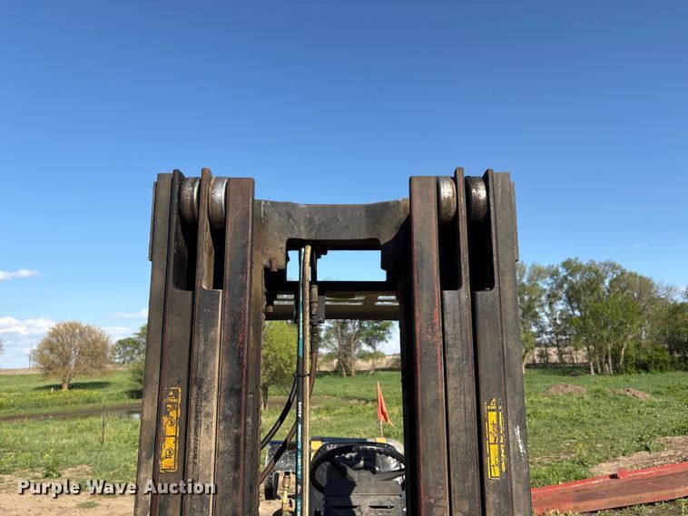 image for item FG2953 Caterpillar T40D forklift