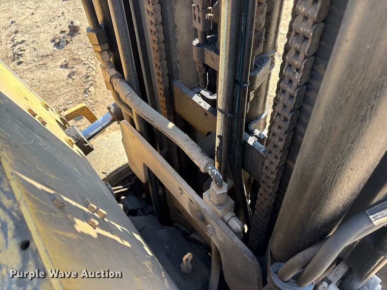 image for item FG2953 Caterpillar T40D forklift