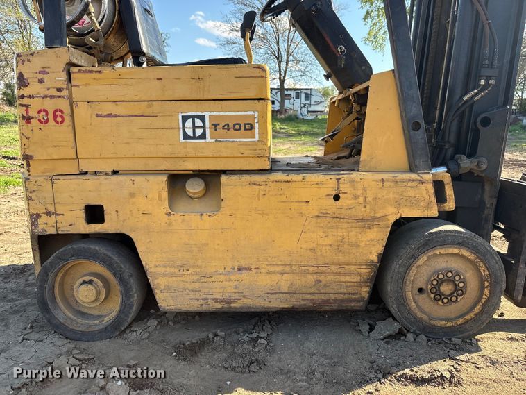 image for item FG2953 Caterpillar T40D forklift