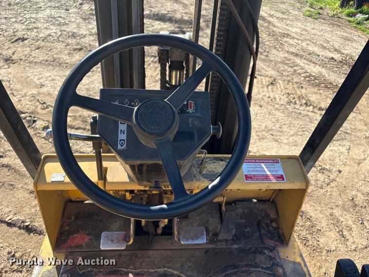 image for item FG2953 Caterpillar T40D forklift