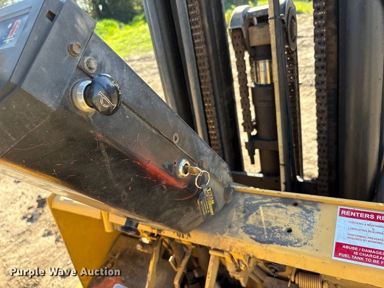 image for item FG2953 Caterpillar T40D forklift