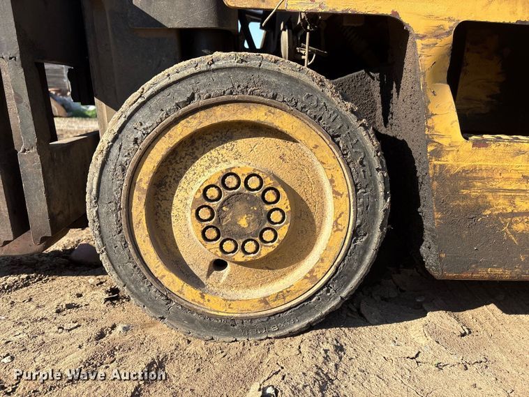image for item FG2953 Caterpillar T40D forklift