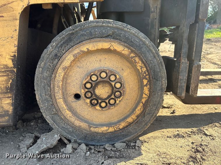 image for item FG2953 Caterpillar T40D forklift