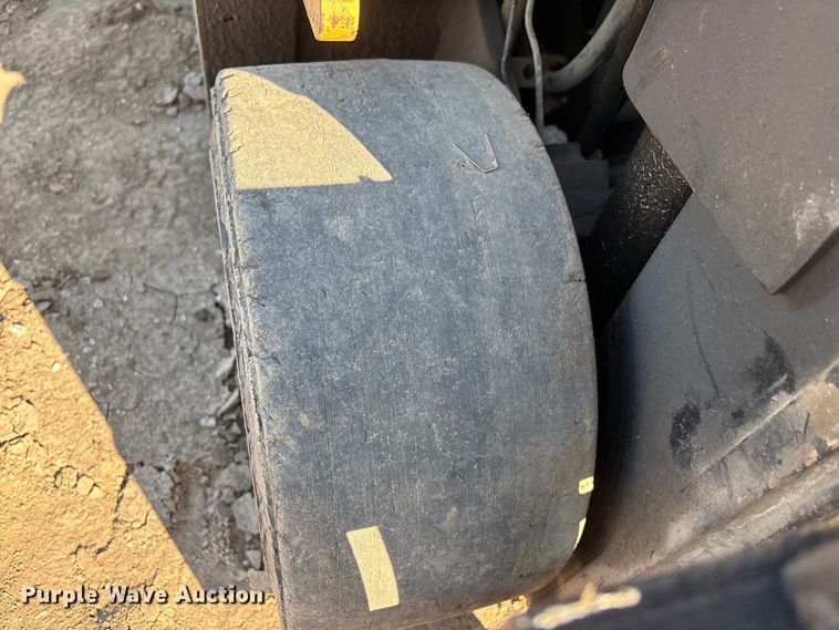 image for item FG2953 Caterpillar T40D forklift