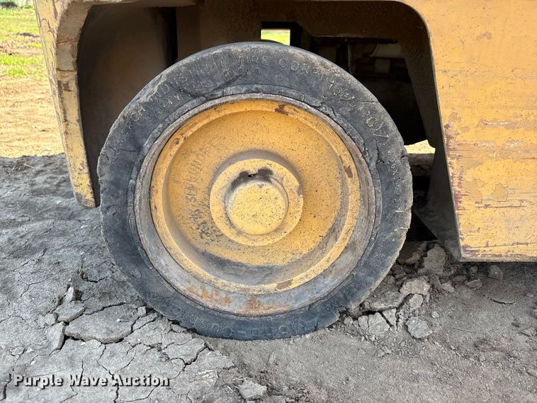 image for item FG2953 Caterpillar T40D forklift
