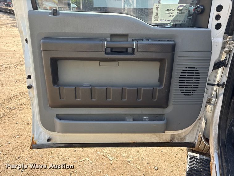 image for item FG2955 2014 Ford F250 Super Duty Crew Cab pickup truck