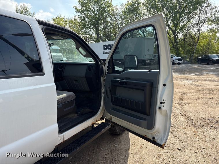 image for item FG2955 2014 Ford F250 Super Duty Crew Cab pickup truck