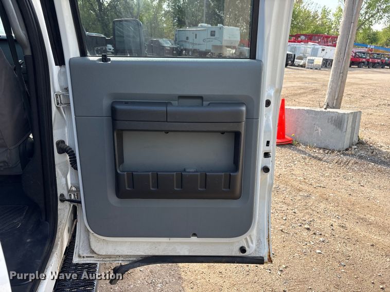 image for item FG2955 2014 Ford F250 Super Duty Crew Cab pickup truck