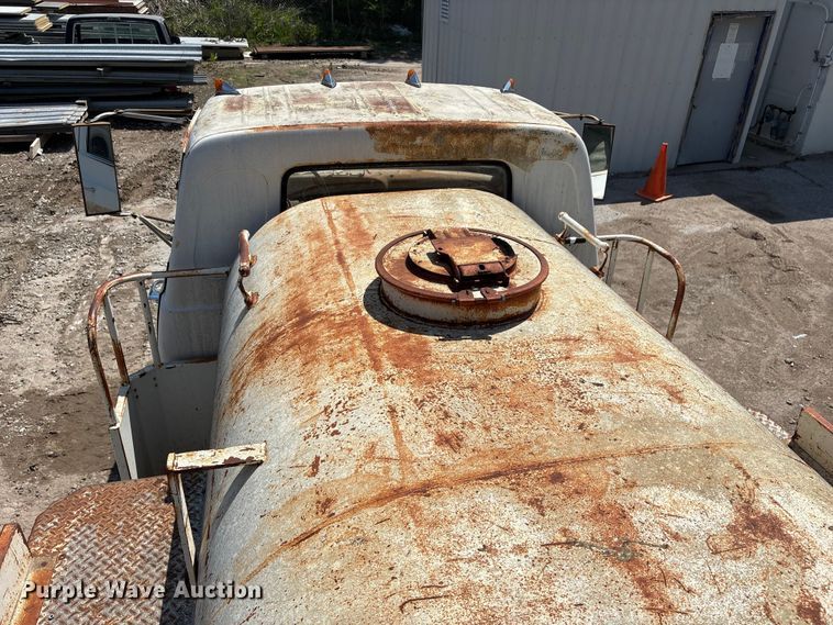 image for item FG2960 1967 GMC water truck
