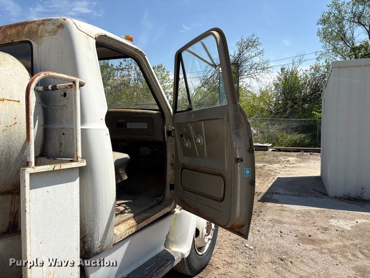 image for item FG2960 1967 GMC water truck