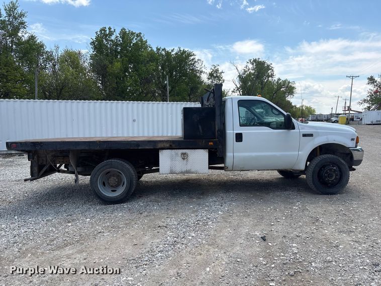 image for item FG2961 2001 Ford F550 Super Duty flatbed truck
