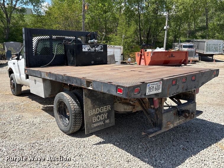 image for item FG2961 2001 Ford F550 Super Duty flatbed truck