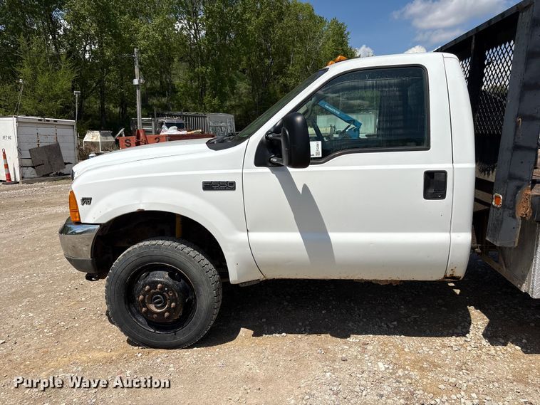 image for item FG2961 2001 Ford F550 Super Duty flatbed truck