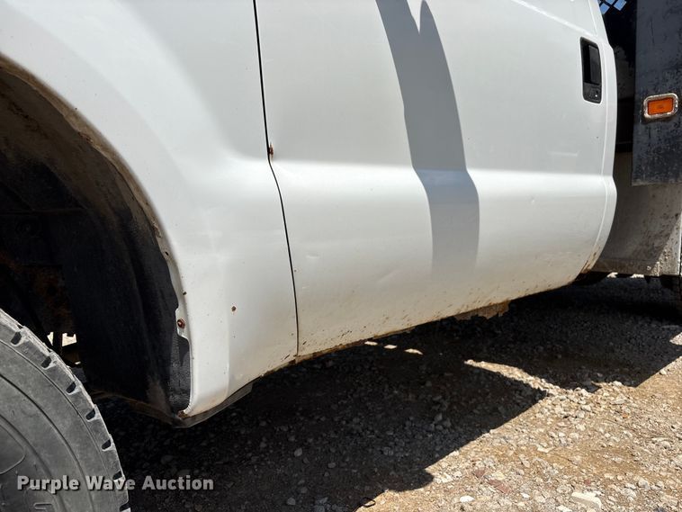 image for item FG2961 2001 Ford F550 Super Duty flatbed truck