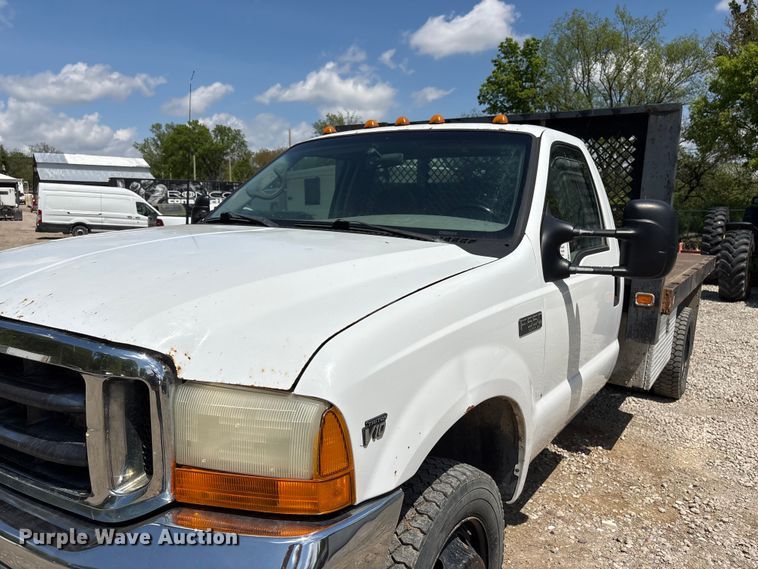 image for item FG2961 2001 Ford F550 Super Duty flatbed truck