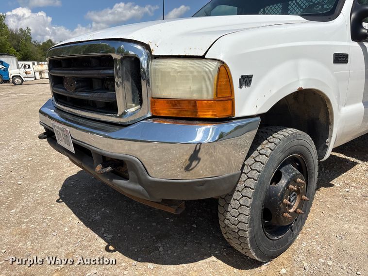image for item FG2961 2001 Ford F550 Super Duty flatbed truck