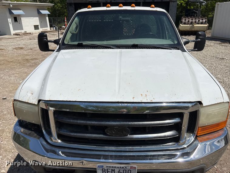 image for item FG2961 2001 Ford F550 Super Duty flatbed truck