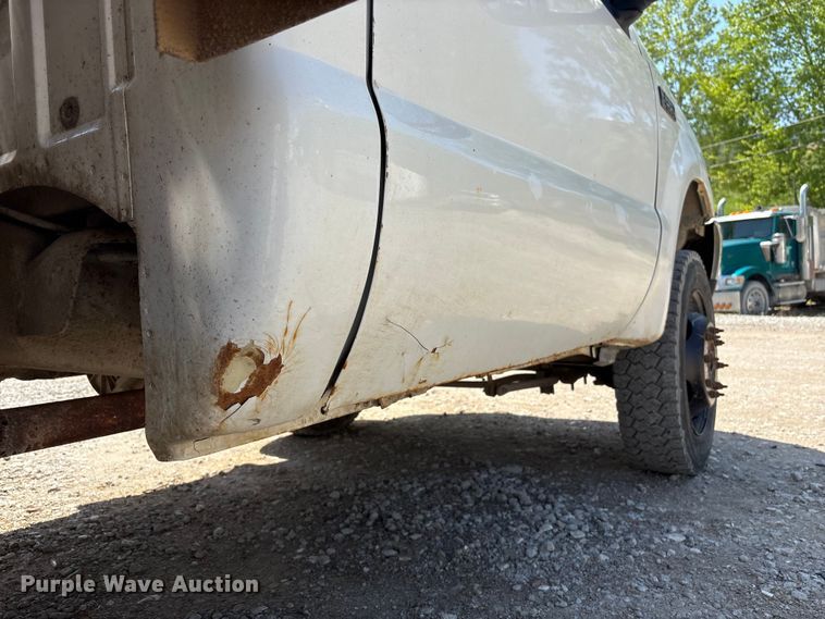 image for item FG2961 2001 Ford F550 Super Duty flatbed truck