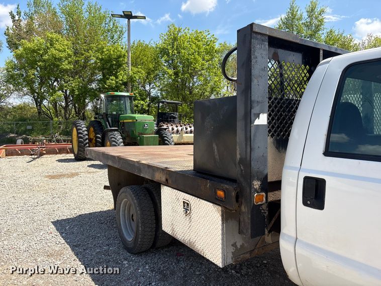 image for item FG2961 2001 Ford F550 Super Duty flatbed truck