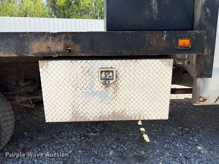 image for item FG2961 2001 Ford F550 Super Duty flatbed truck