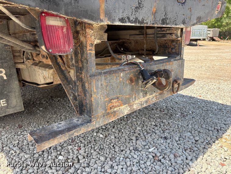 image for item FG2961 2001 Ford F550 Super Duty flatbed truck