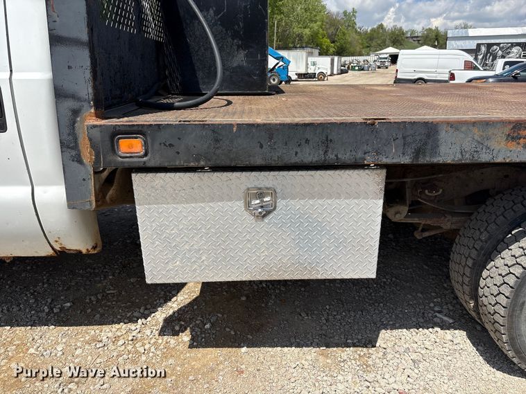 image for item FG2961 2001 Ford F550 Super Duty flatbed truck