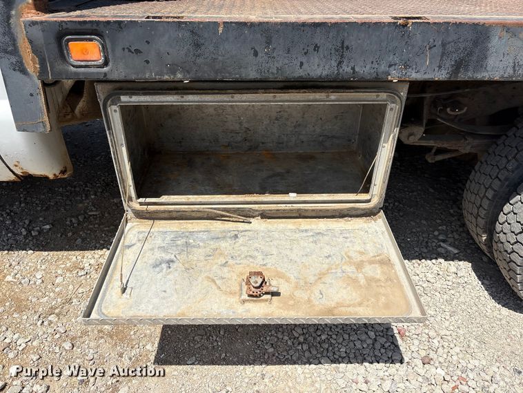 image for item FG2961 2001 Ford F550 Super Duty flatbed truck