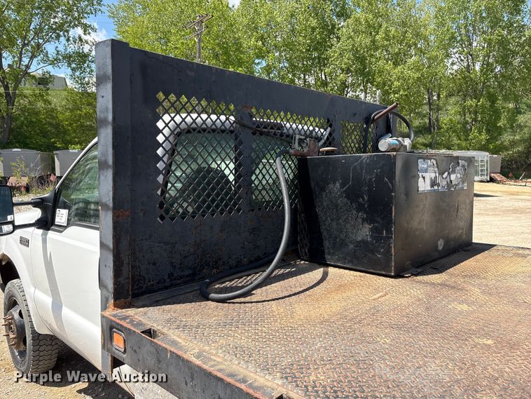 image for item FG2961 2001 Ford F550 Super Duty flatbed truck