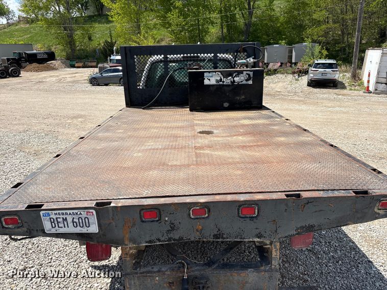 image for item FG2961 2001 Ford F550 Super Duty flatbed truck