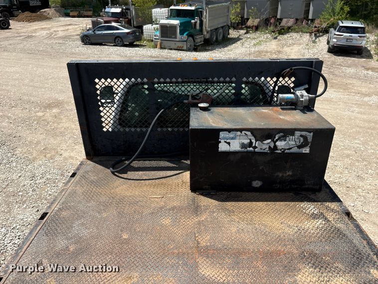 image for item FG2961 2001 Ford F550 Super Duty flatbed truck