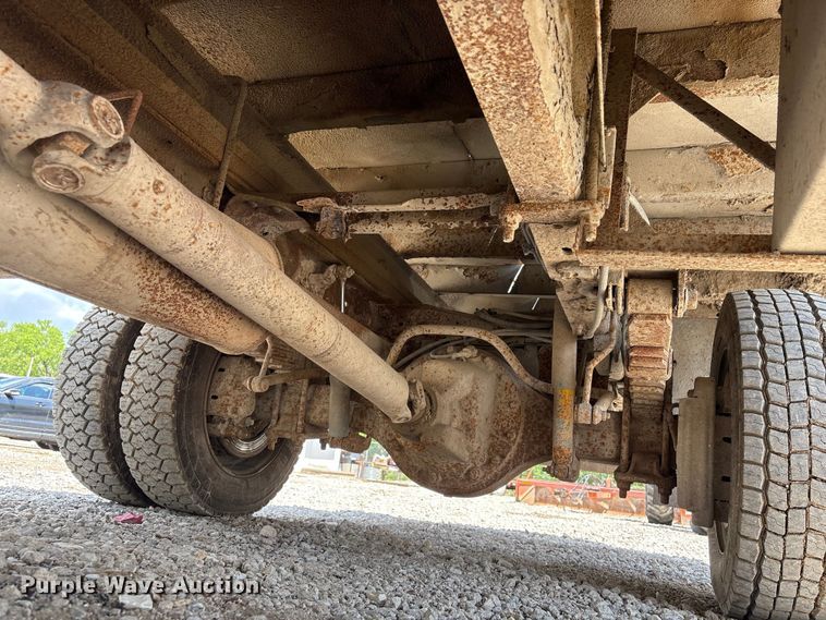 image for item FG2961 2001 Ford F550 Super Duty flatbed truck