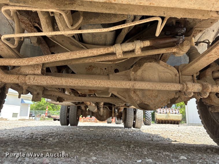 image for item FG2961 2001 Ford F550 Super Duty flatbed truck