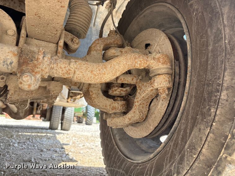 image for item FG2961 2001 Ford F550 Super Duty flatbed truck