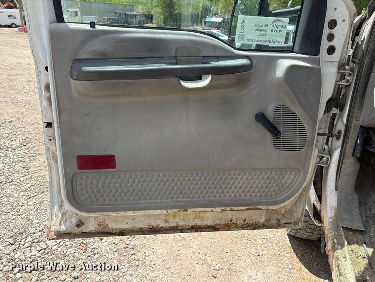 image for item FG2961 2001 Ford F550 Super Duty flatbed truck