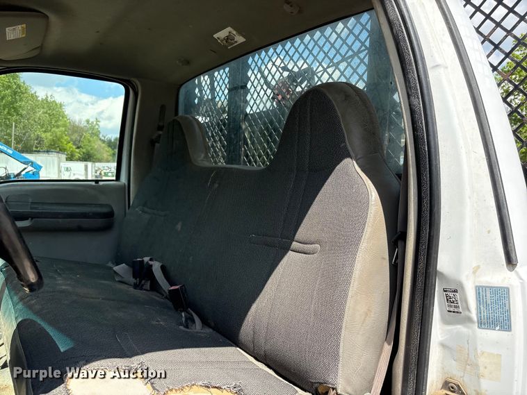image for item FG2961 2001 Ford F550 Super Duty flatbed truck