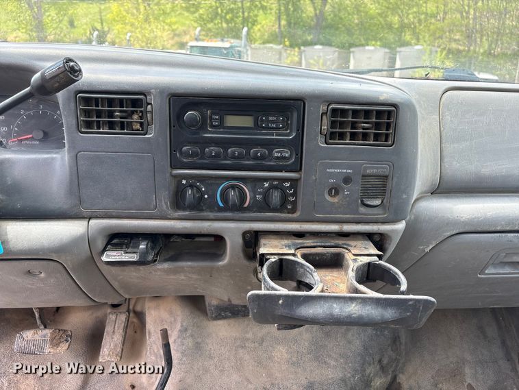 image for item FG2961 2001 Ford F550 Super Duty flatbed truck