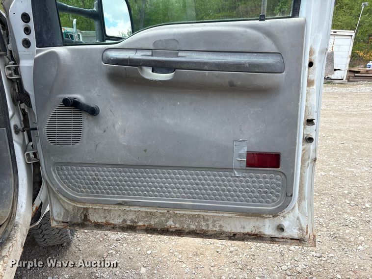 image for item FG2961 2001 Ford F550 Super Duty flatbed truck