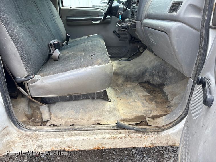 image for item FG2961 2001 Ford F550 Super Duty flatbed truck
