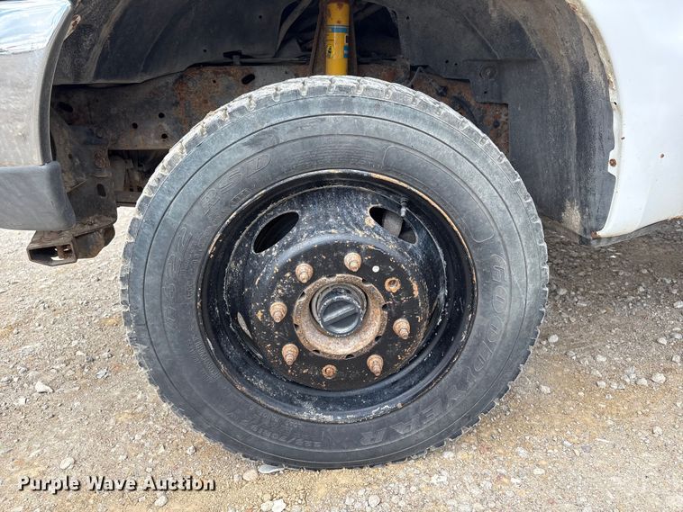 image for item FG2961 2001 Ford F550 Super Duty flatbed truck