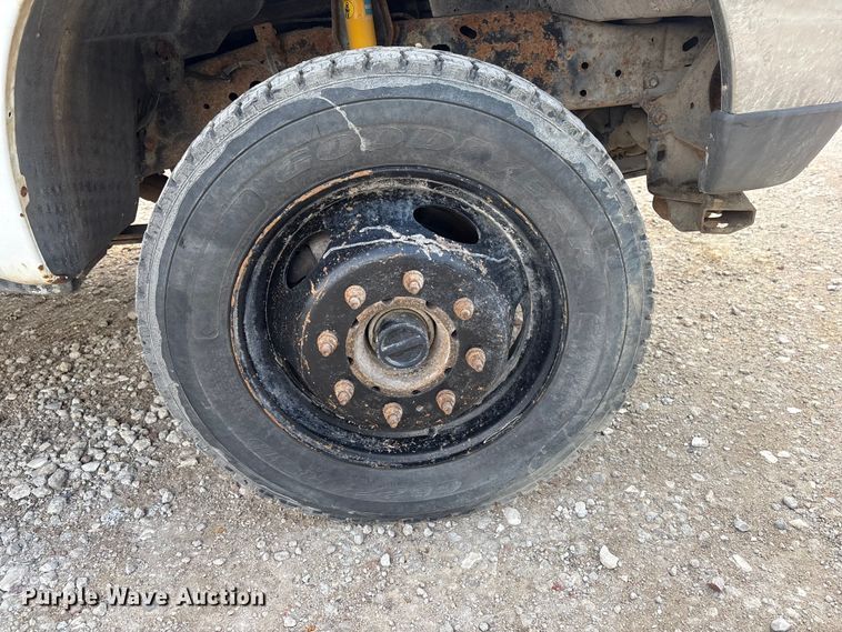 image for item FG2961 2001 Ford F550 Super Duty flatbed truck