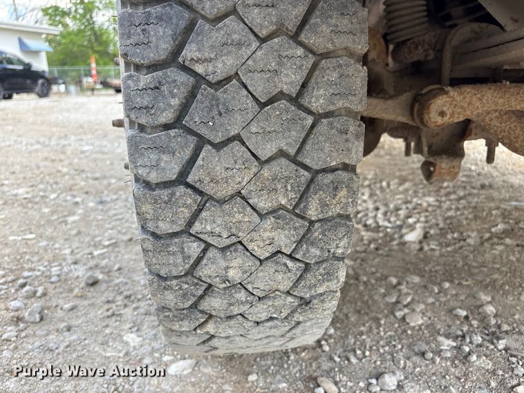 image for item FG2961 2001 Ford F550 Super Duty flatbed truck