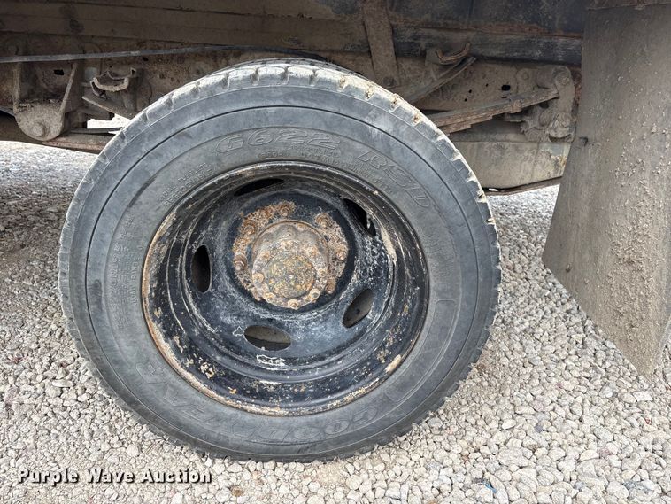image for item FG2961 2001 Ford F550 Super Duty flatbed truck