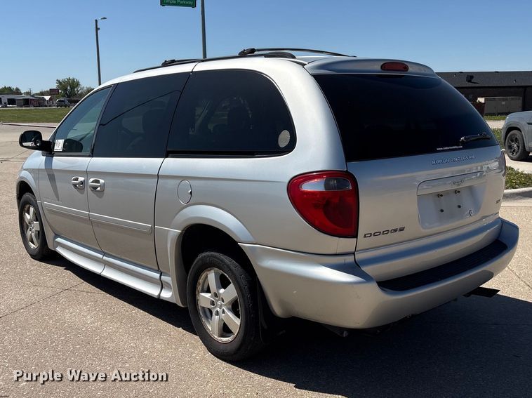 image for item FG2988 2006 Dodge Grand Caravan SXT van
